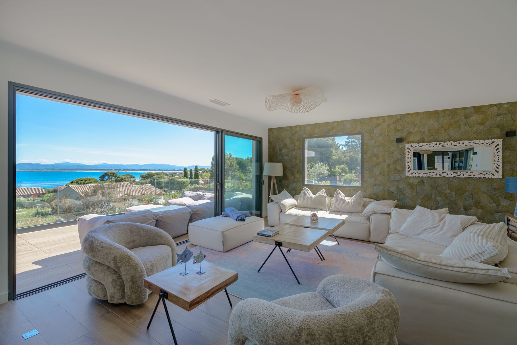 Grand salon vue mer à Hyères