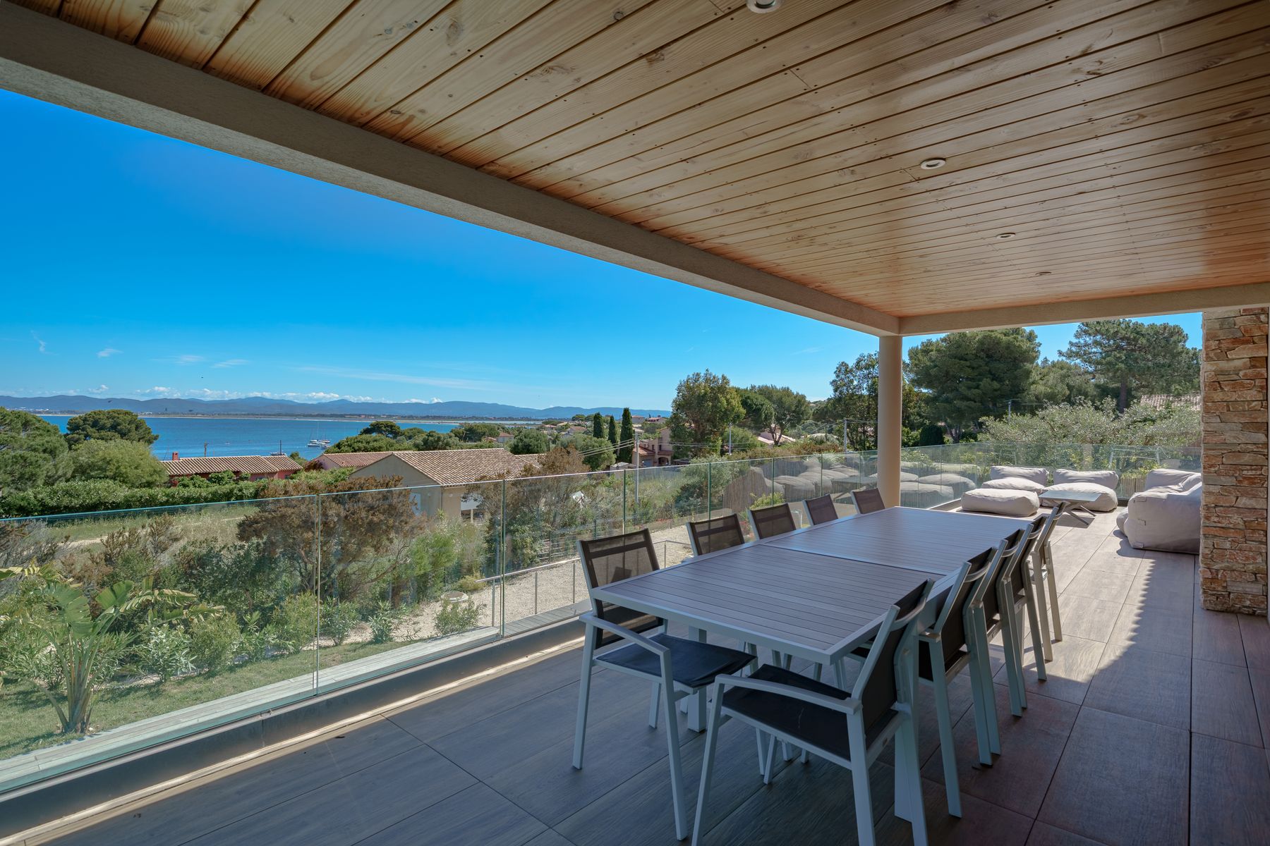 Terrasse couverte vue mer à Hyères