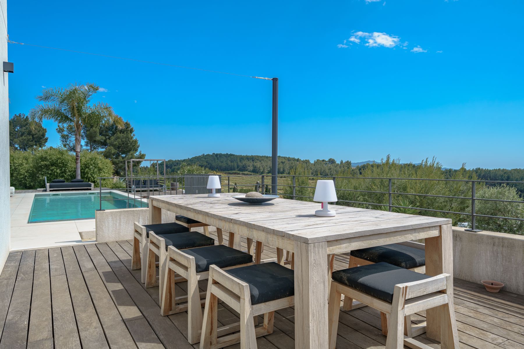 Terrasse et piscine d'une villa à Ollioules